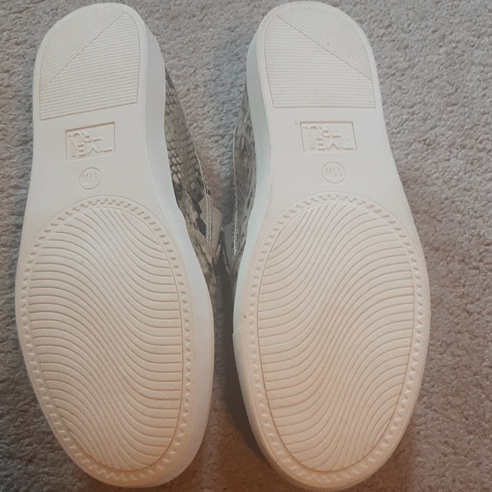 Shoes - Picture 2 of 3